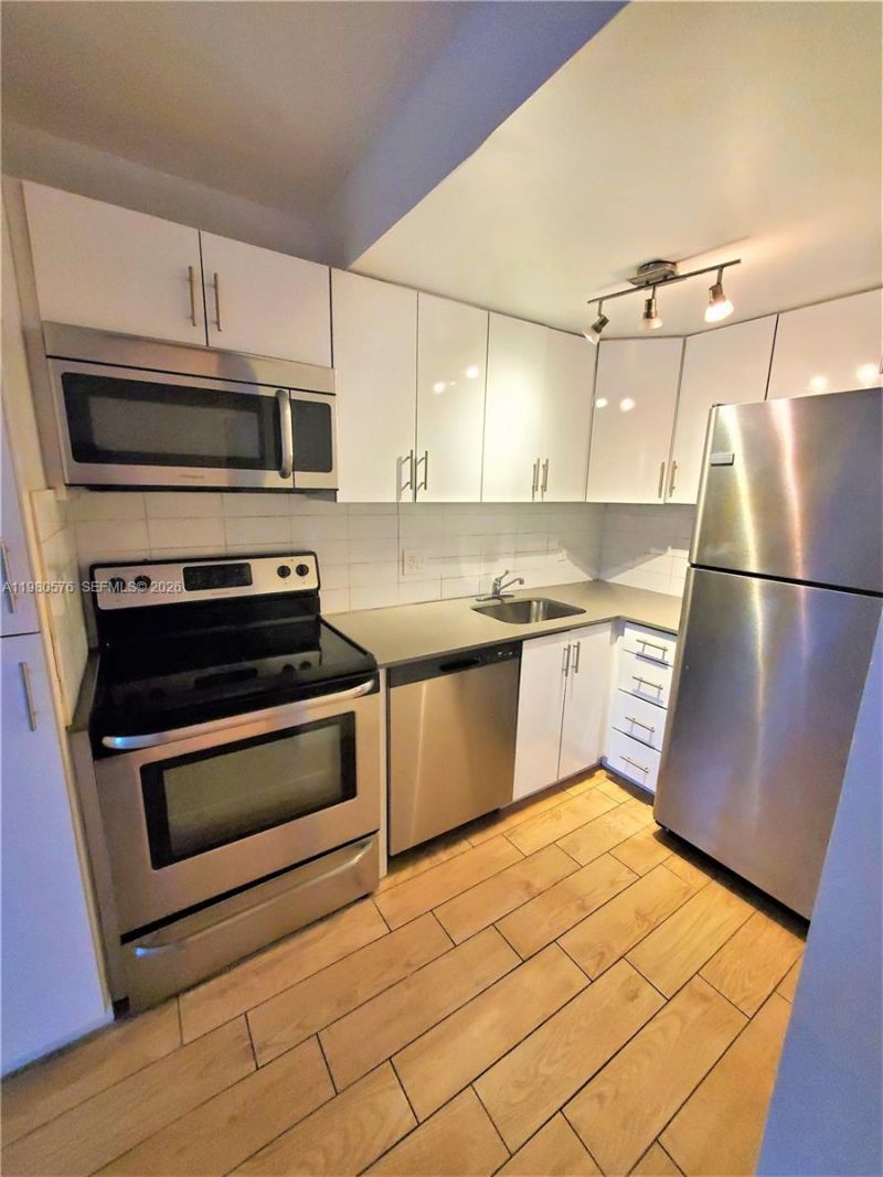 1650 NE 115th St , Unit 110, Miami, FL 33181 Photo