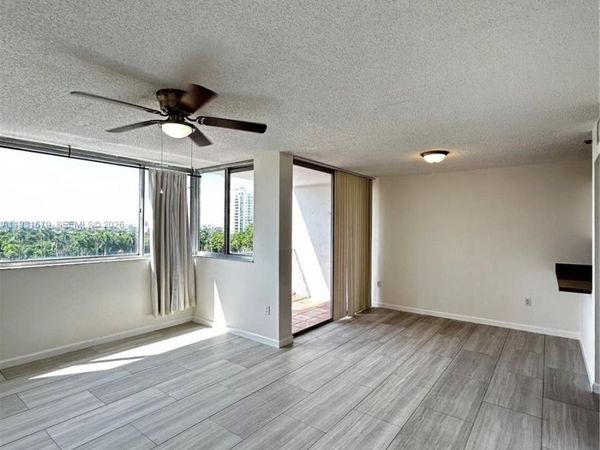 1700 NW N River Dr , Unit 909, Miami, FL 33125