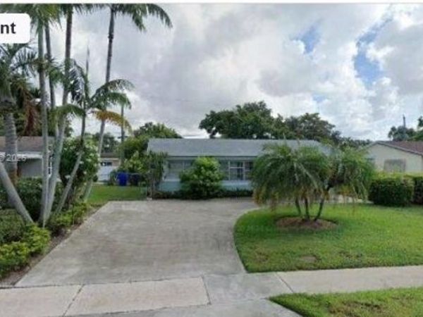 6443 Perry St, Hollywood, FL 33024