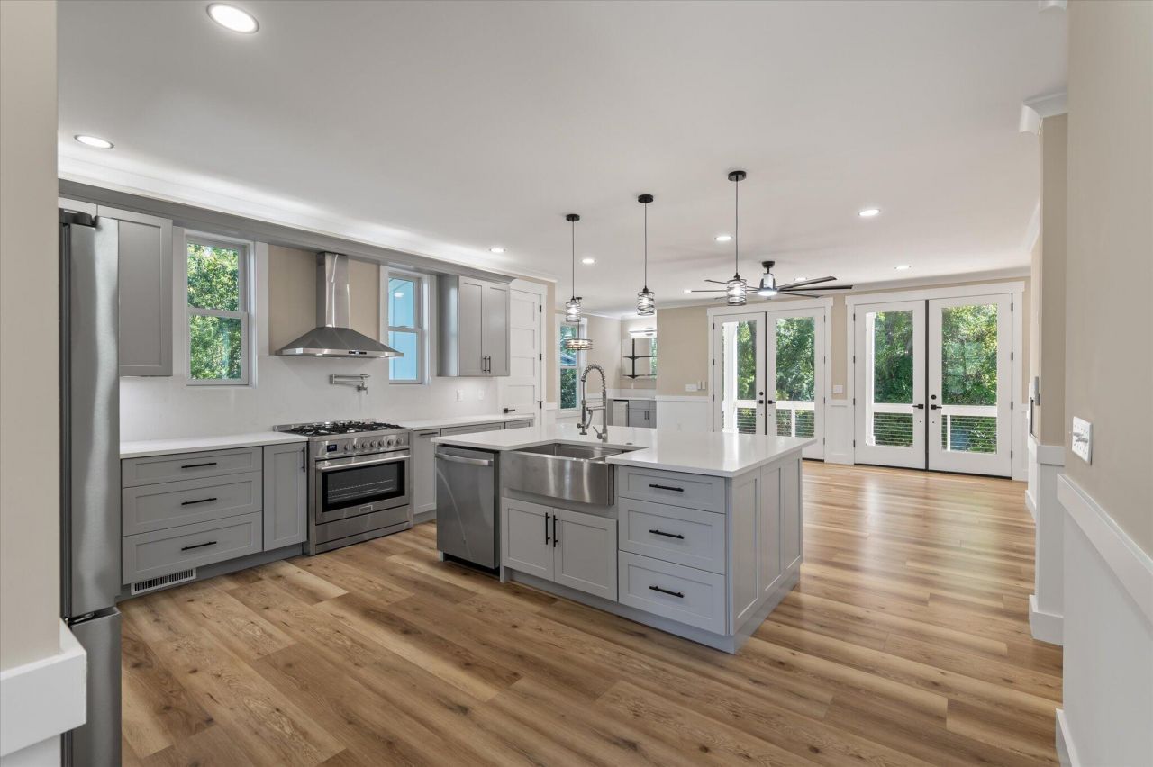 1216 Old Towne Road Photo 5