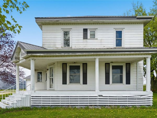 2921 220th Street, Winthrop, IA 50682
