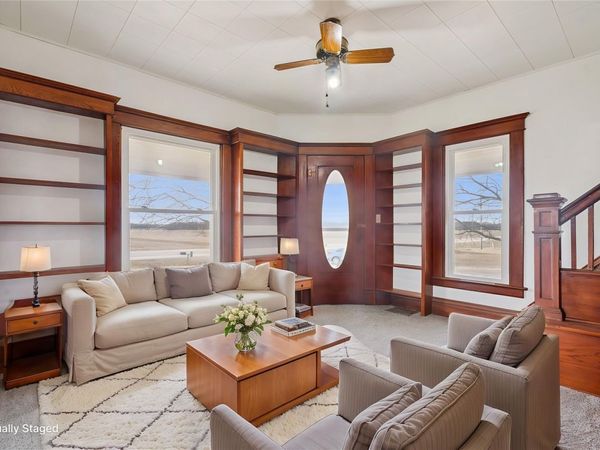 2921 220th Street, Winthrop, IA 50682