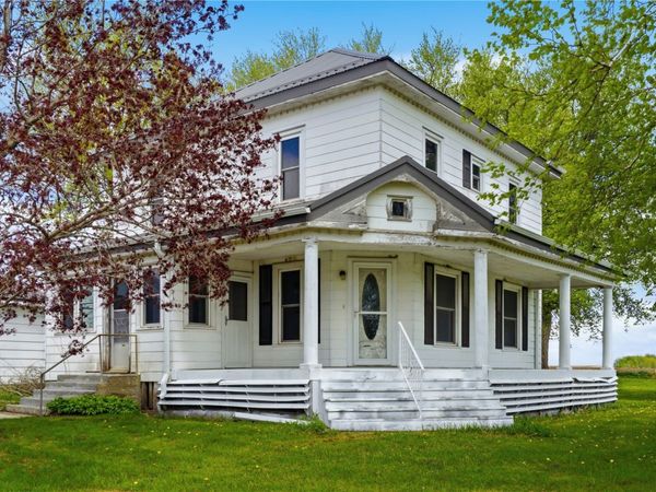 2921 220th Street, Winthrop, IA 50682