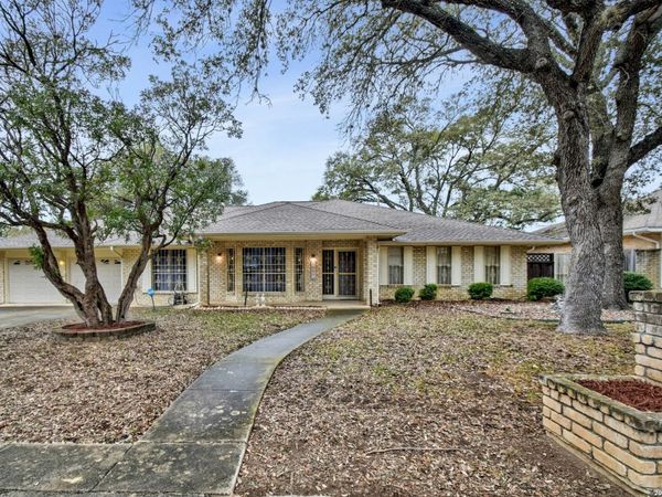 5927 WILDWIND DR, Windcrest, TX 78239