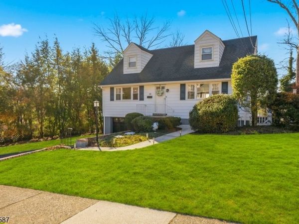 22 Laurel St, Hawthorne, NJ 07506