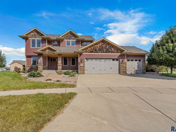 6813 E Limestone Cir, Sioux Falls, SD 57110