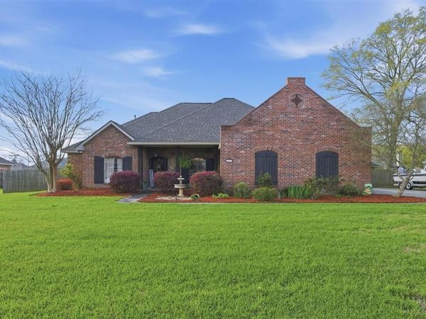 975 N Kade Ln N, Lake Charles, LA 70605