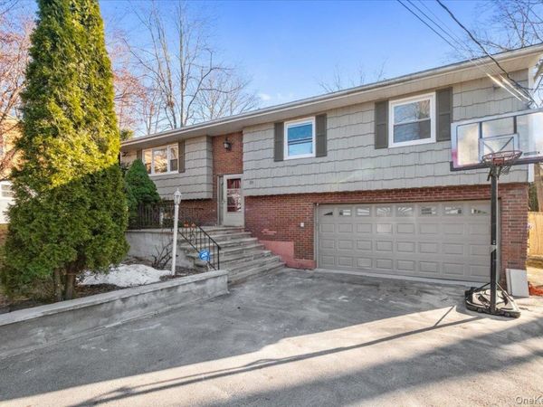 21 Park Avenue W, White Plains, NY 10607