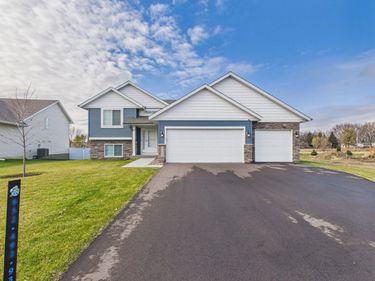 17775 Empire Trail, Lakeville, MN 55044