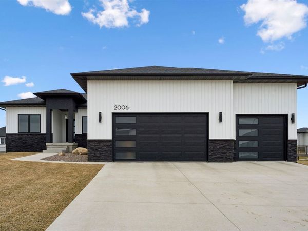 2006 Reese Road, Cedar Falls, IA 50613