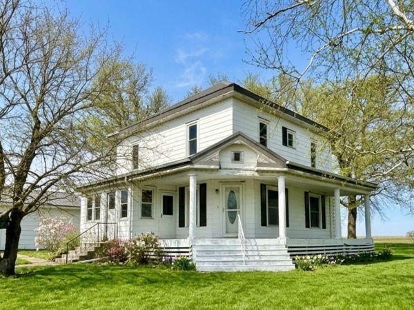 2921A 220th Street, Winthrop, IA 50682