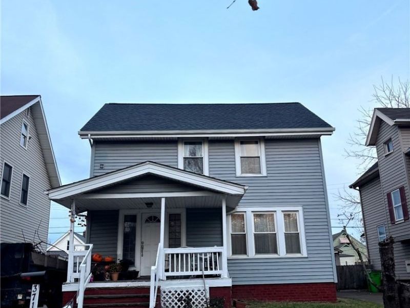 3719 Washington Park Boulevard, Newburgh Heights, OH 44105 Photo 1