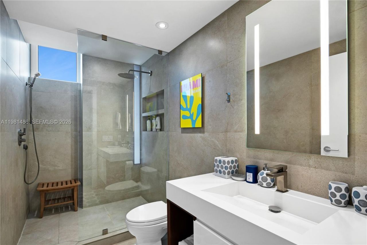 3801 Collins Ave , Unit 1906, Miami Beach, FL 33140 Photo