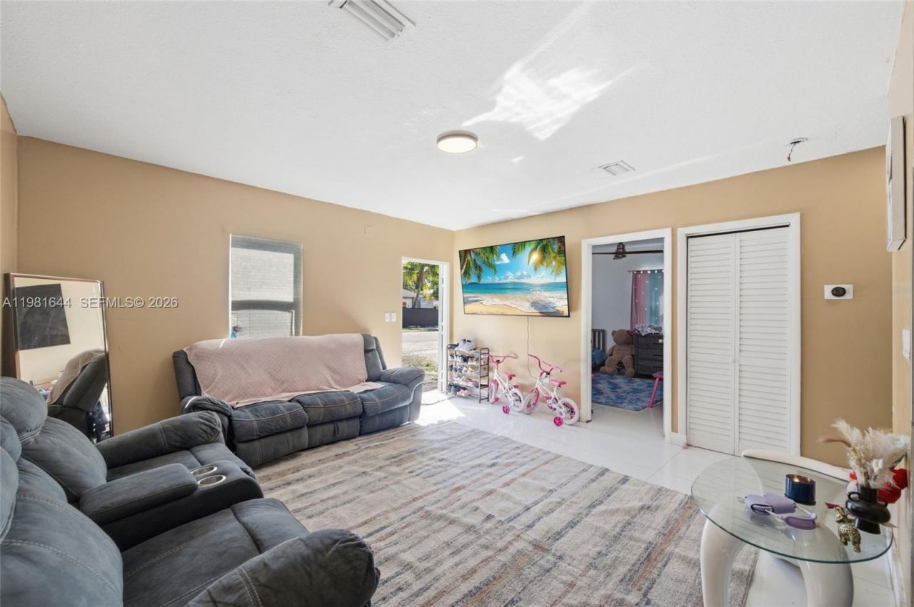 6324 NW 1st Pl, Miami, FL 33150 Photo