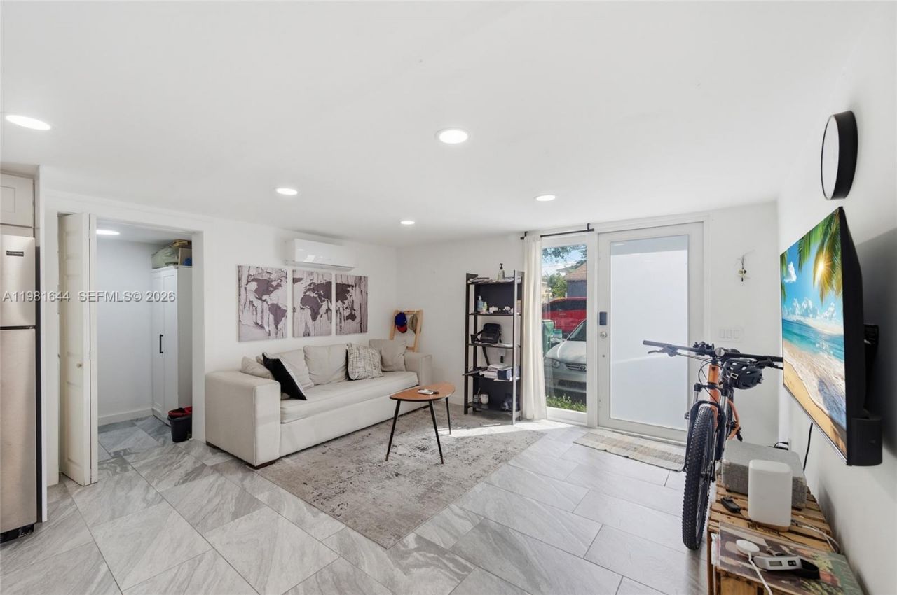 6324 NW 1st Pl, Miami, FL 33150 Photo