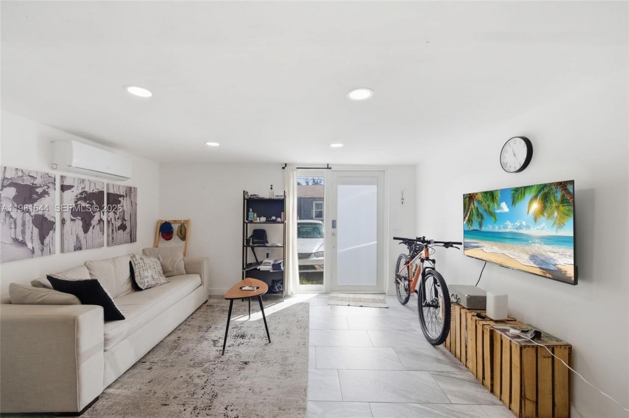 6324 NW 1st Pl, Miami, FL 33150 Photo