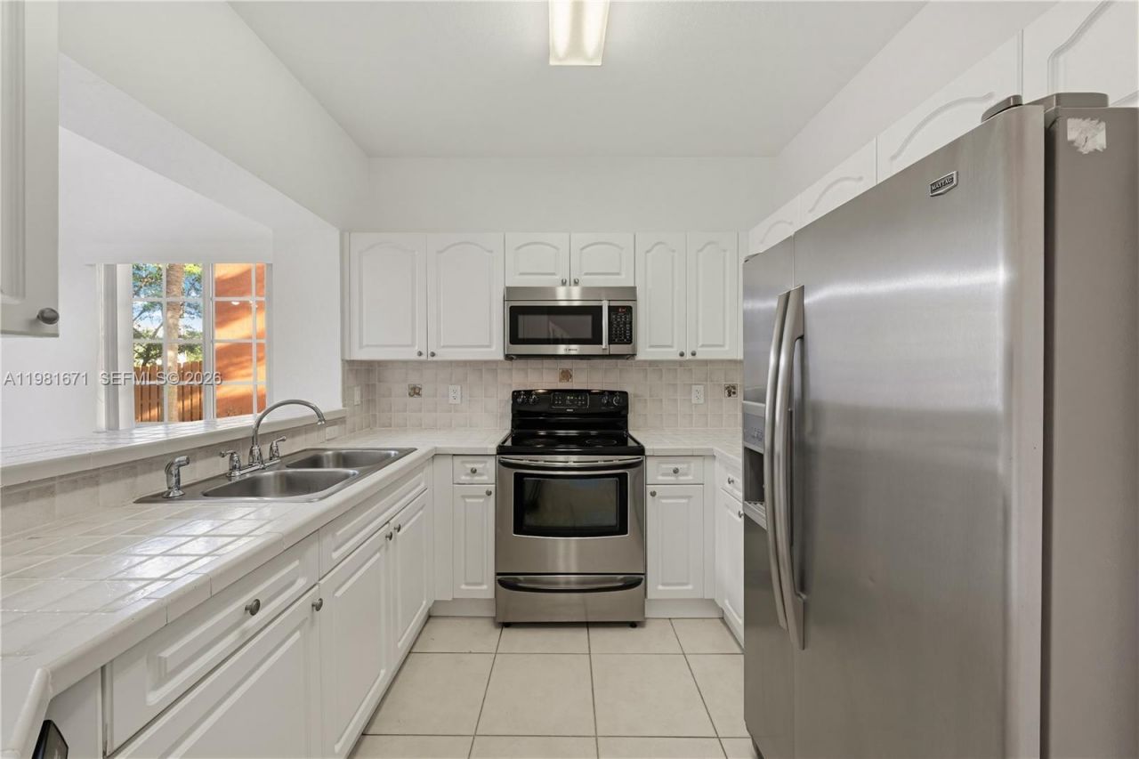 1166 NW 100th Ave, Pembroke Pines, FL 33024 Photo