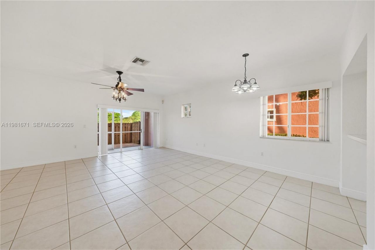 1166 NW 100th Ave, Pembroke Pines, FL 33024 Photo