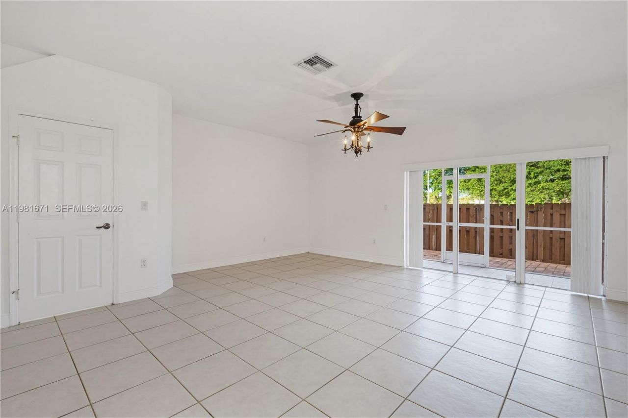 1166 NW 100th Ave, Pembroke Pines, FL 33024 Photo