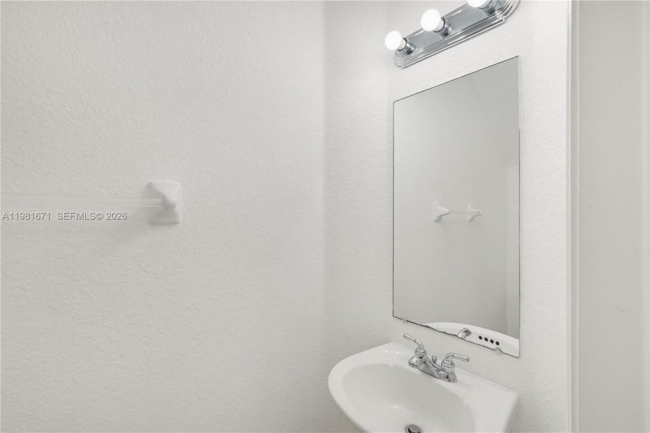 1166 NW 100th Ave, Pembroke Pines, FL 33024 Photo