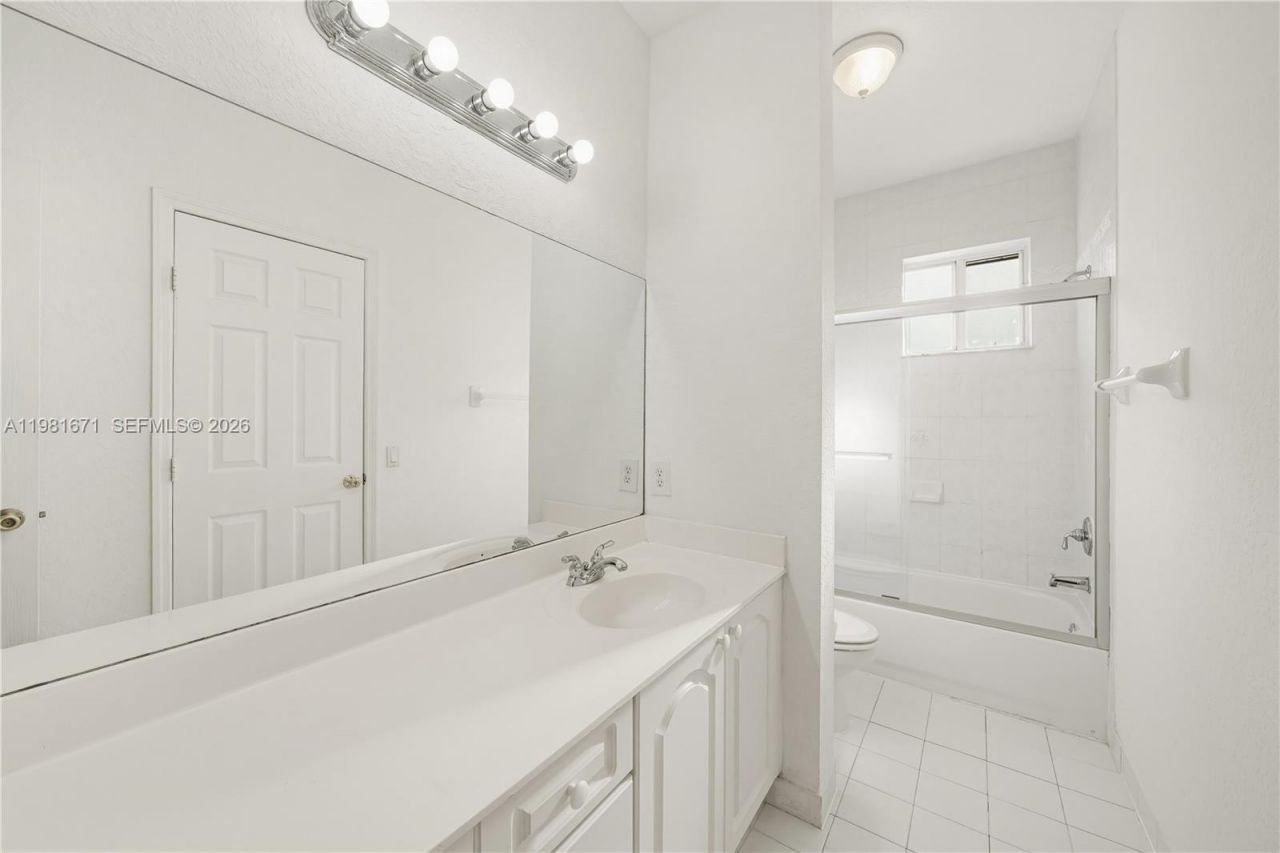 1166 NW 100th Ave, Pembroke Pines, FL 33024 Photo