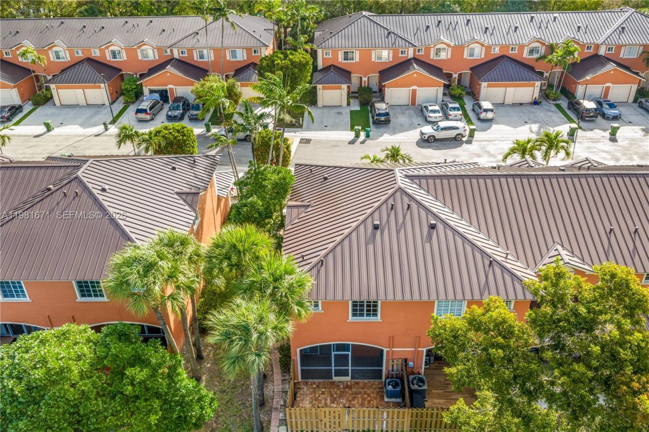 1166 NW 100th Ave, Pembroke Pines, FL 33024 Photo