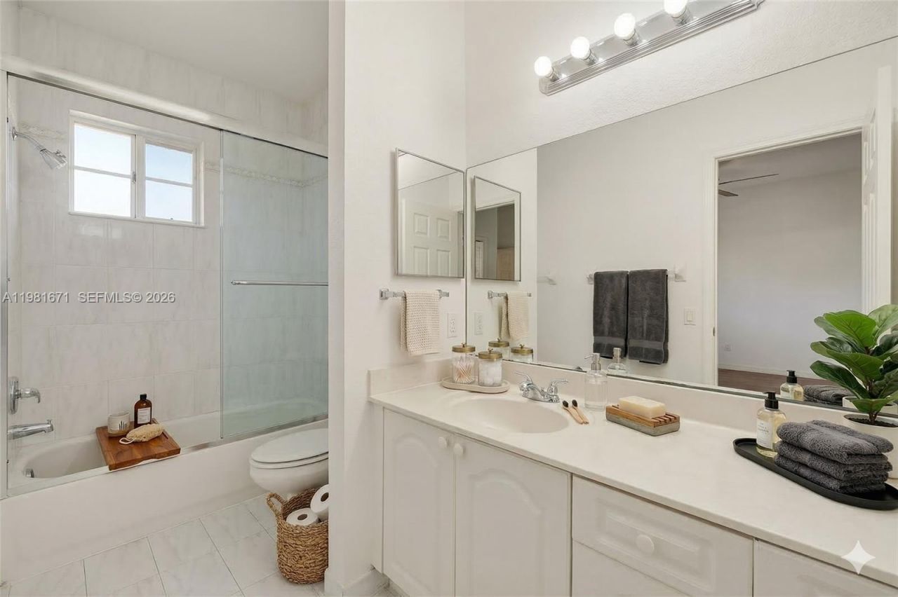 1166 NW 100th Ave, Pembroke Pines, FL 33024 Photo