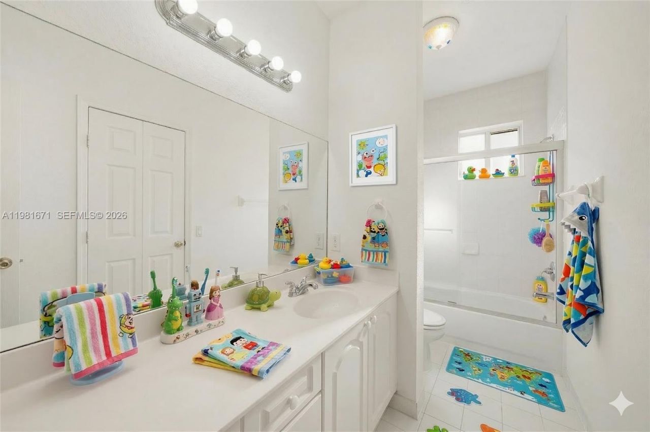 1166 NW 100th Ave, Pembroke Pines, FL 33024 Photo