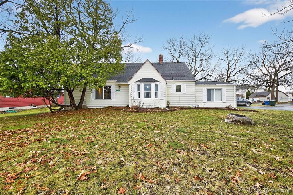 13520 N Fenton Road, Fenton Township, MI 48430 Main Photo