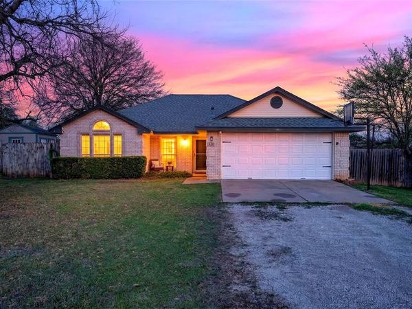 420 Robert Drive, Springtown, TX 76082