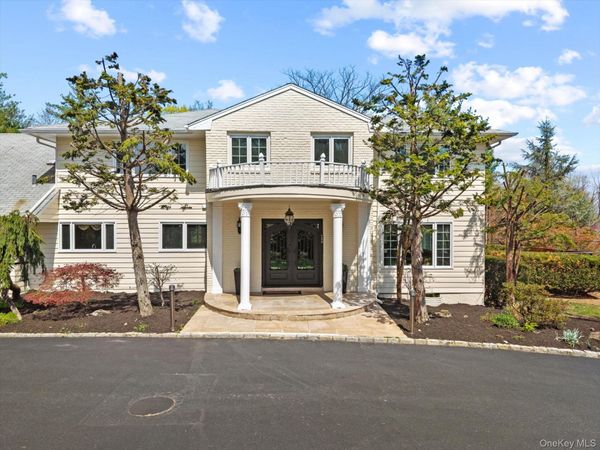 15 Cricket Lane, Great Neck, NY 11024