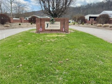Woodridge Drive, Mineral Wells, WV 26150