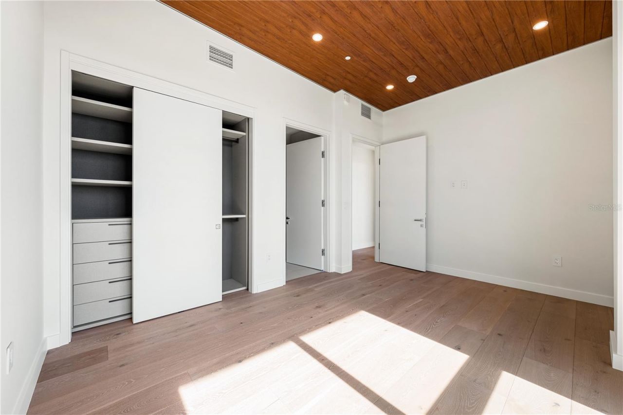 111 Golden Gate, Unit 801PH, Sarasota, FL 34236 Photo