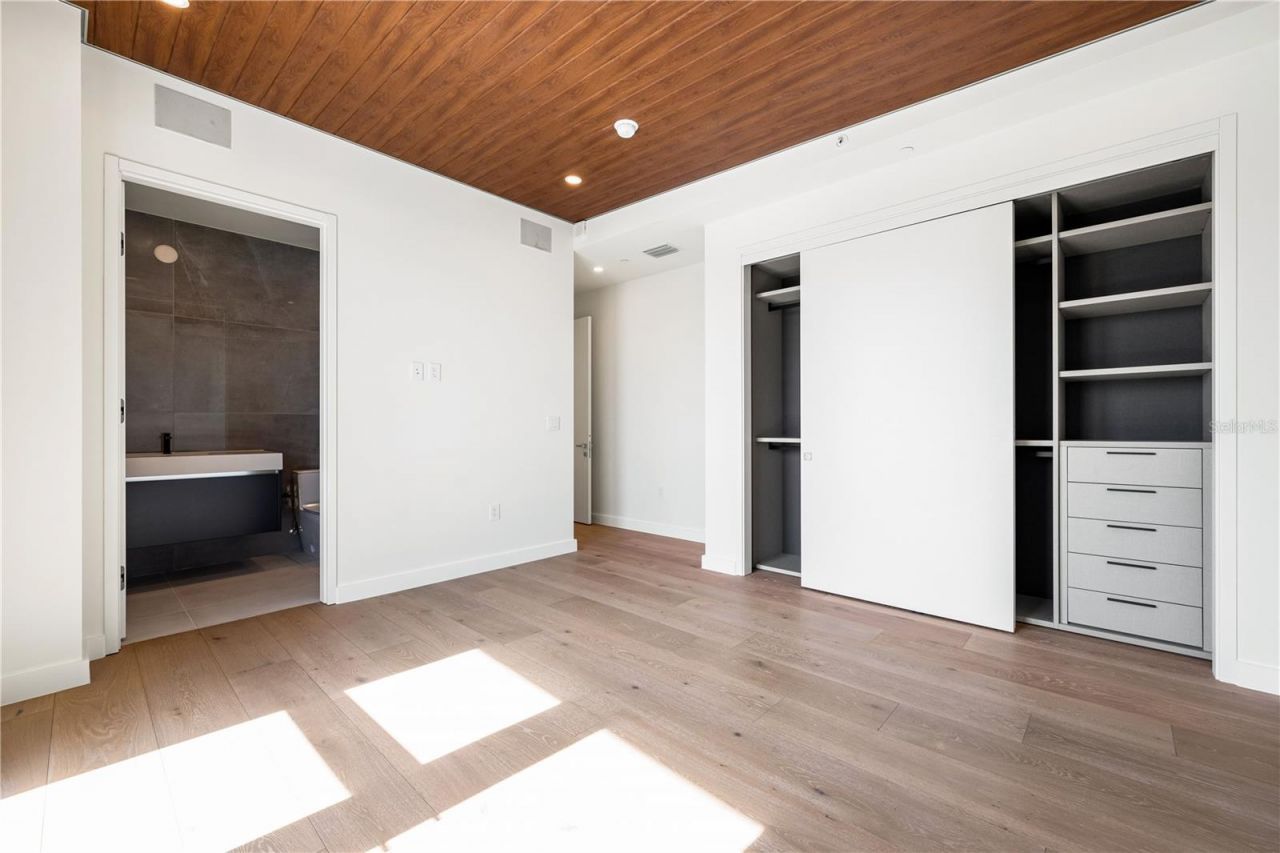 111 Golden Gate, Unit 801PH, Sarasota, FL 34236 Photo