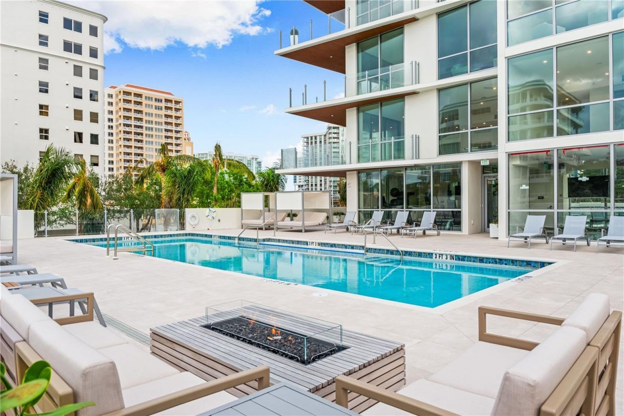 111 Golden Gate, Unit 801PH, Sarasota, FL 34236 Photo