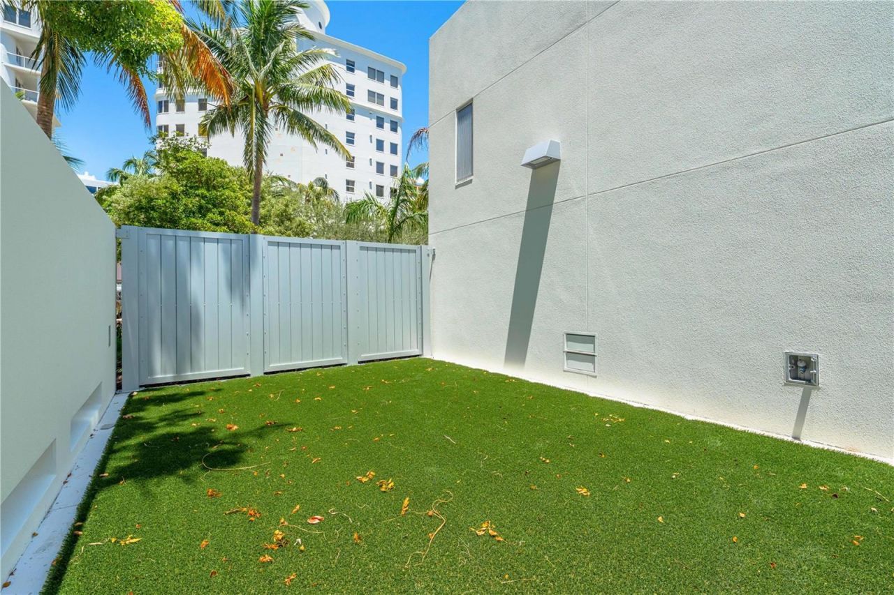 111 Golden Gate, Unit 801PH, Sarasota, FL 34236 Photo