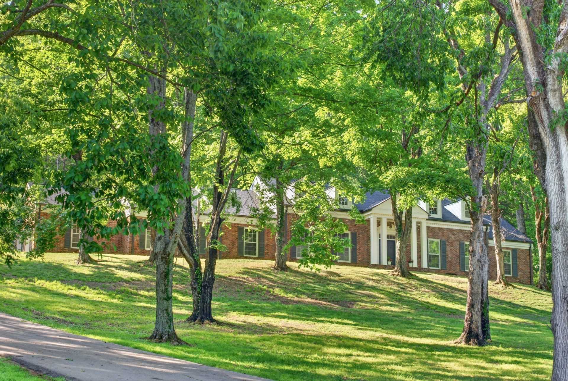 4353 Chickering Ln, Nashville, TN 37215 Main Photo
