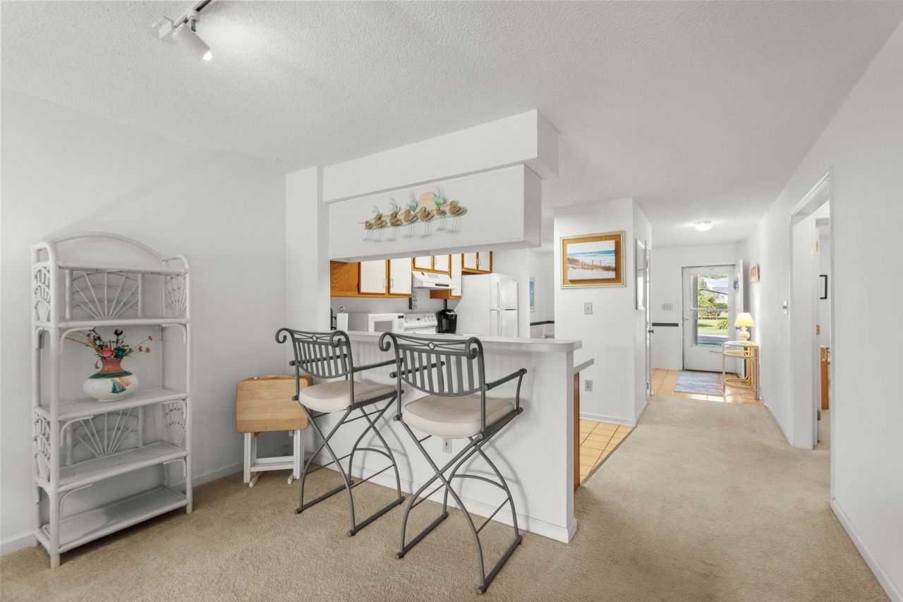 1095 Plantation Dr. W Photo 12