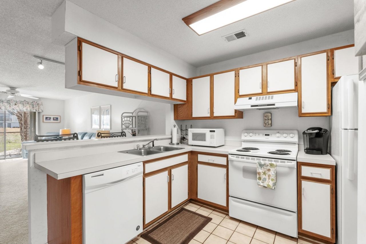 1095 Plantation Dr. W Photo 13