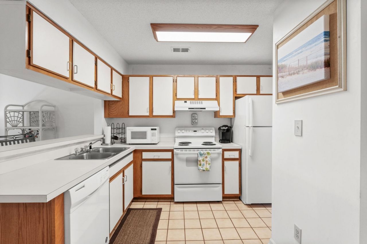 1095 Plantation Dr. W Photo 14