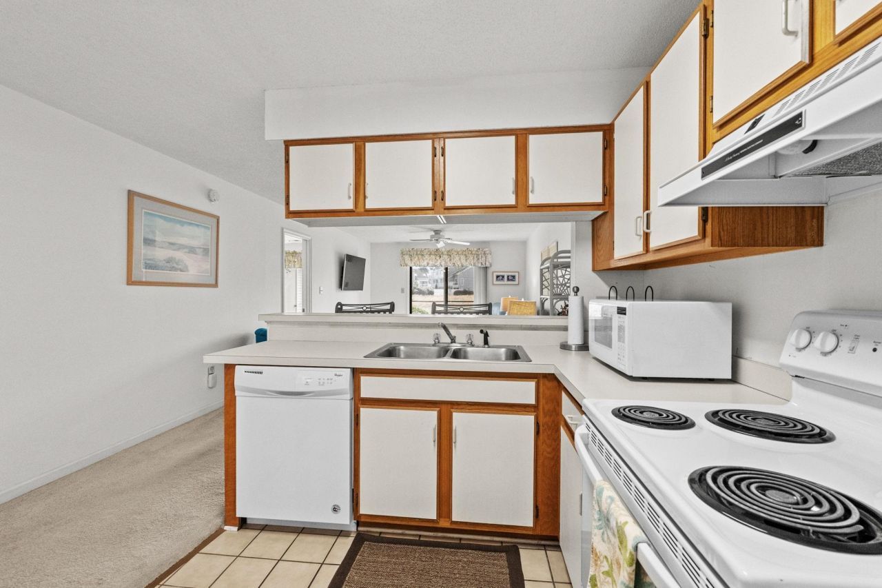 1095 Plantation Dr. W Photo 16