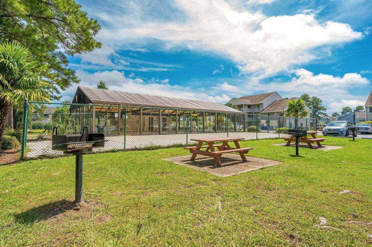 1095 Plantation Dr. W Photo 36