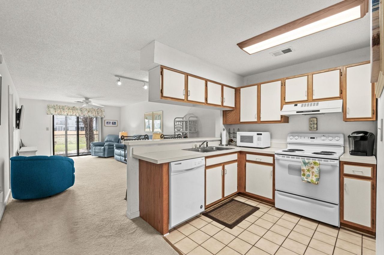 1095 Plantation Dr. W Photo 7