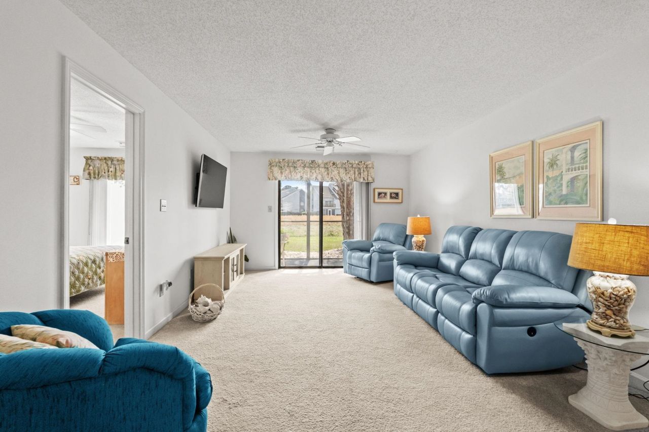 1095 Plantation Dr. W Photo 9