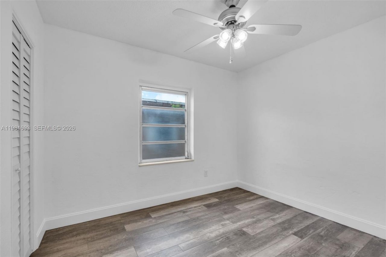 2166 NW 18th St , Miami, FL 33125 Photo