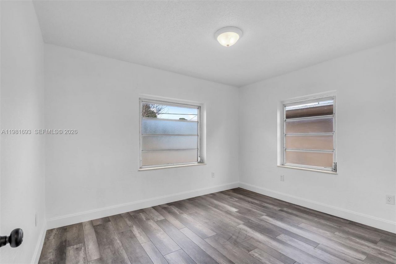 2166 NW 18th St , Miami, FL 33125 Photo