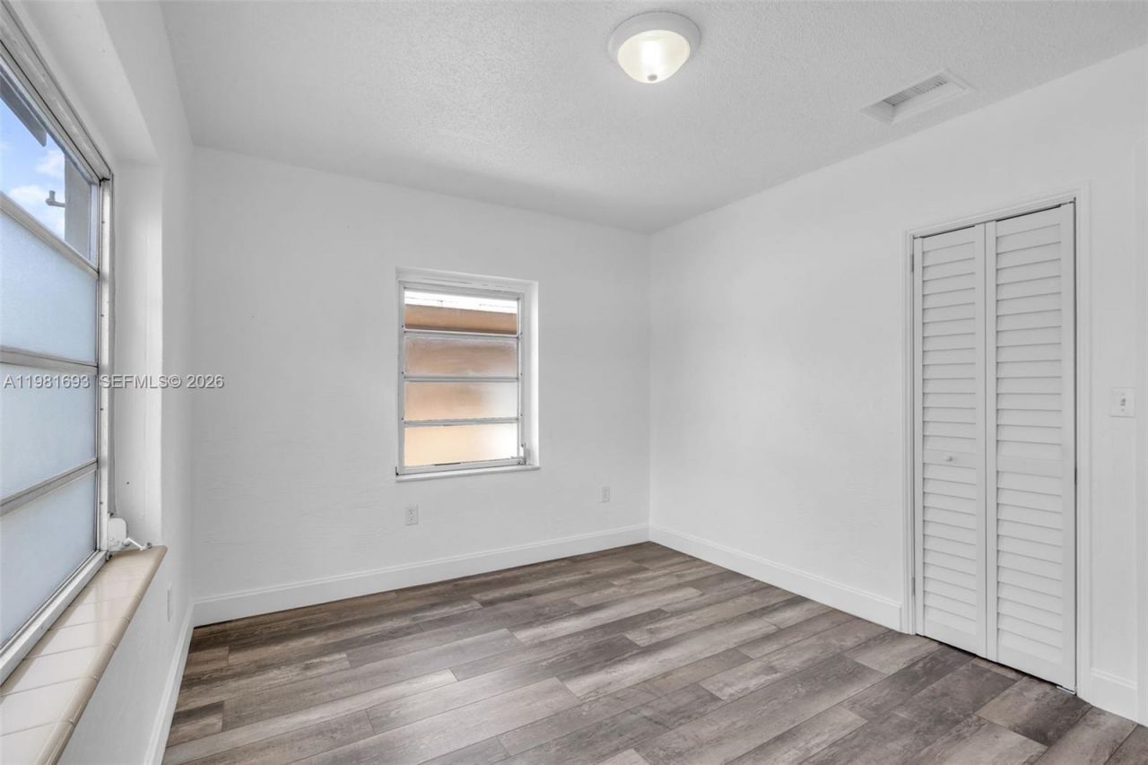 2166 NW 18th St , Miami, FL 33125 Photo