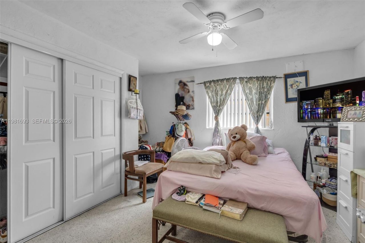 2166 NW 18th St , Miami, FL 33125 Photo