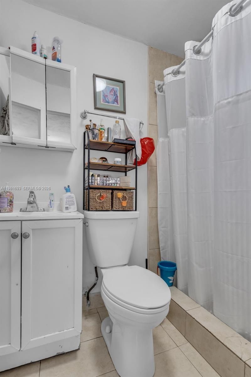 2166 NW 18th St , Miami, FL 33125 Photo