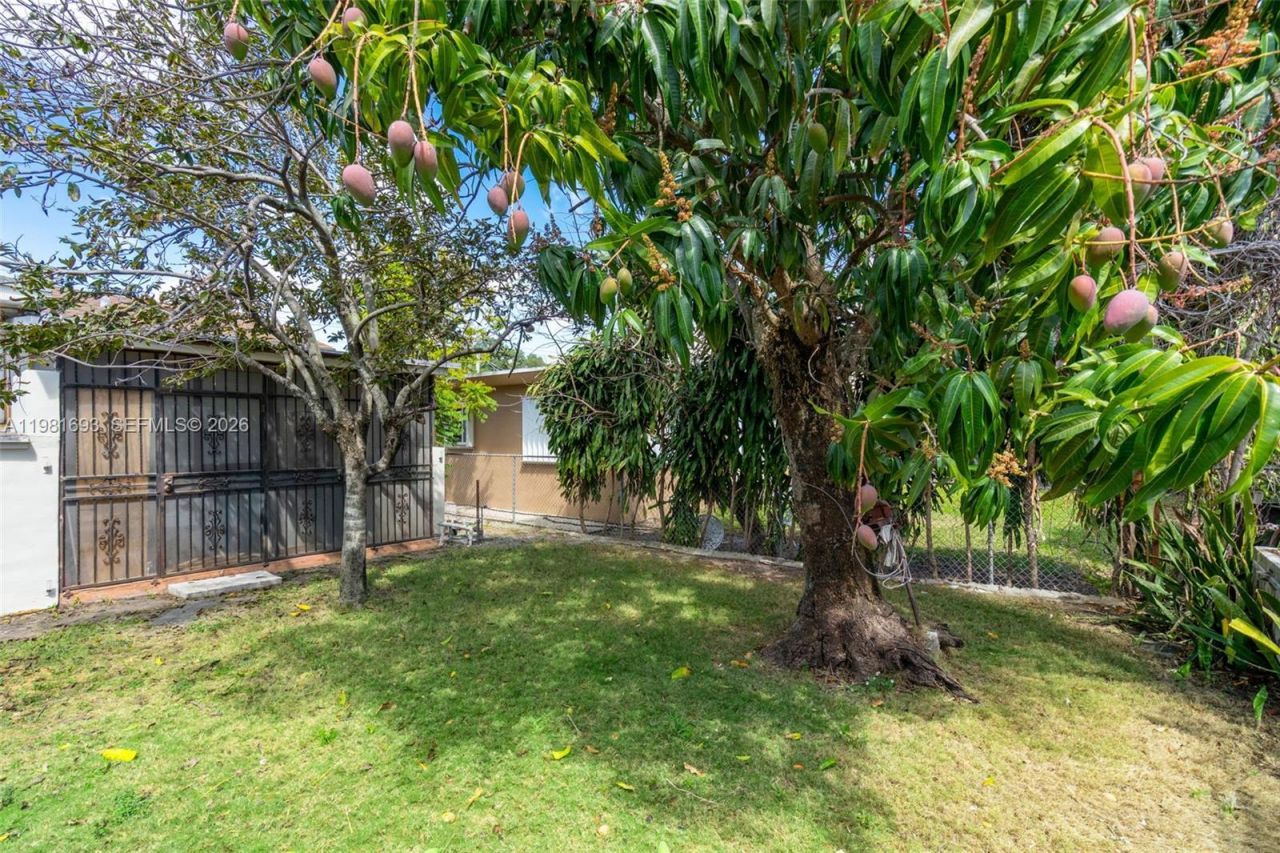 2166 NW 18th St , Miami, FL 33125 Photo